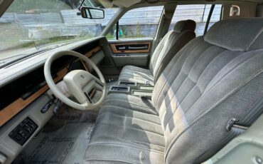 Lincoln-Continental-1984-Sedan-6