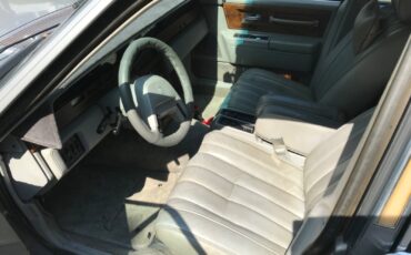 Lincoln-Continental-1984-Sedan-7