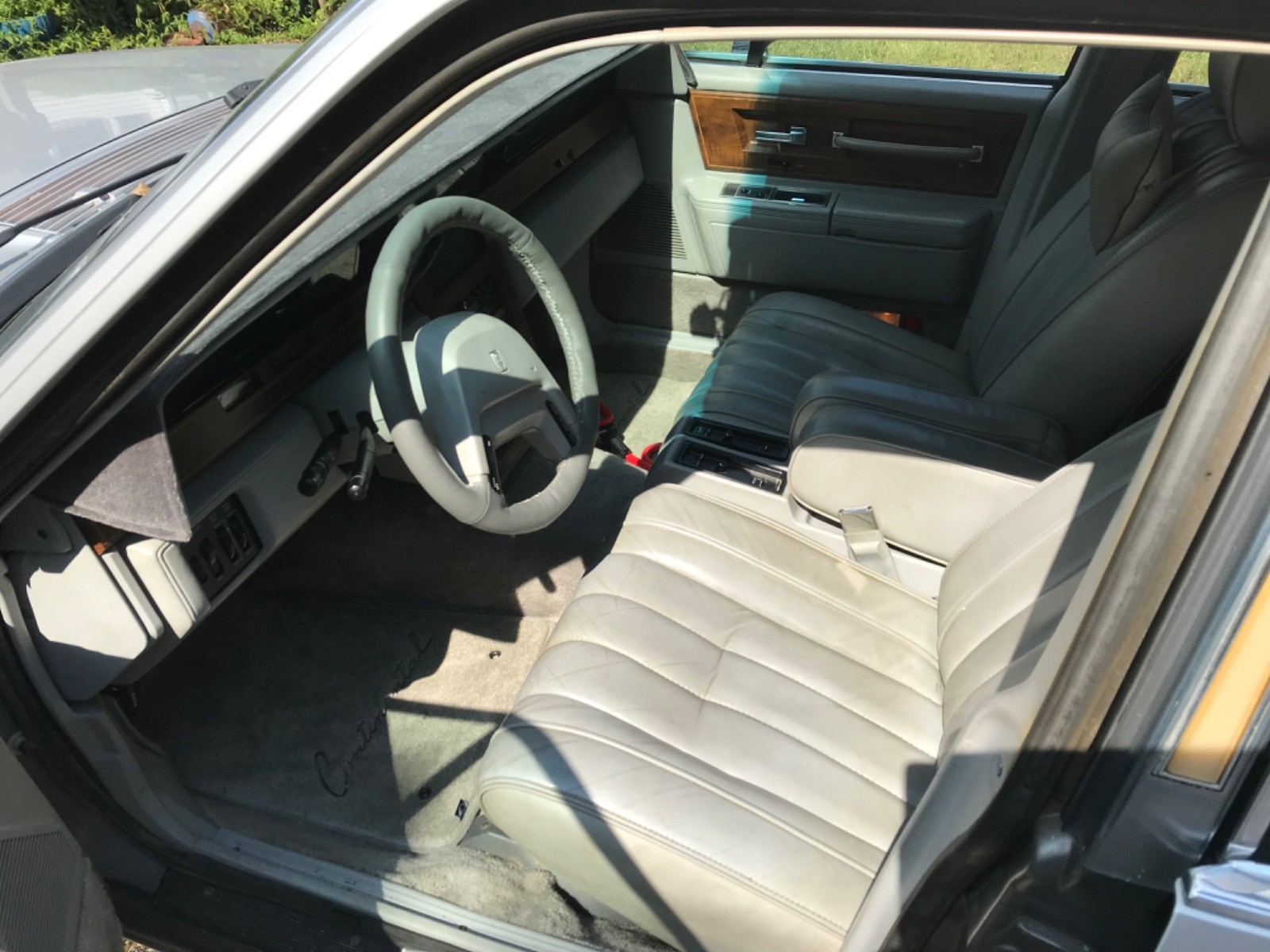 Lincoln-Continental-1984-Sedan-7