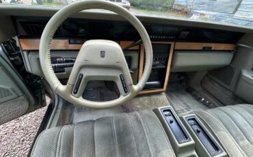 Lincoln-Continental-1984-Sedan-7