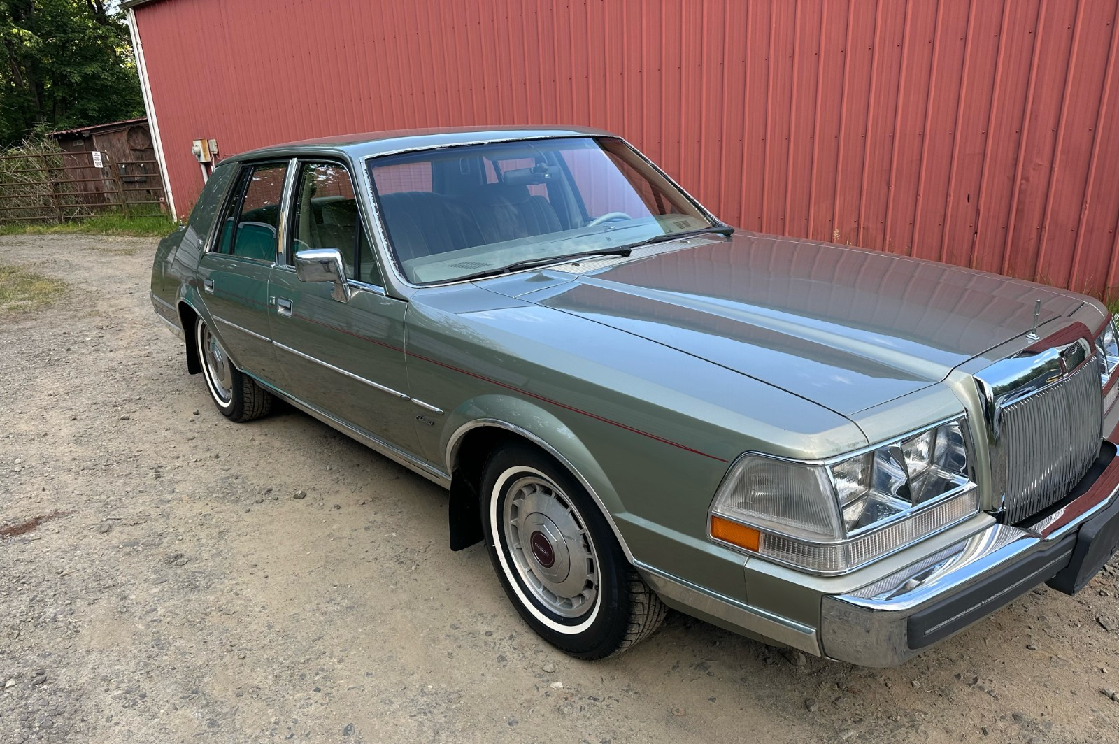 Lincoln-Continental-1984-Sedan
