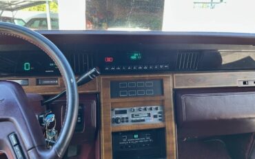 Lincoln-Continental-1987-Sedan-10