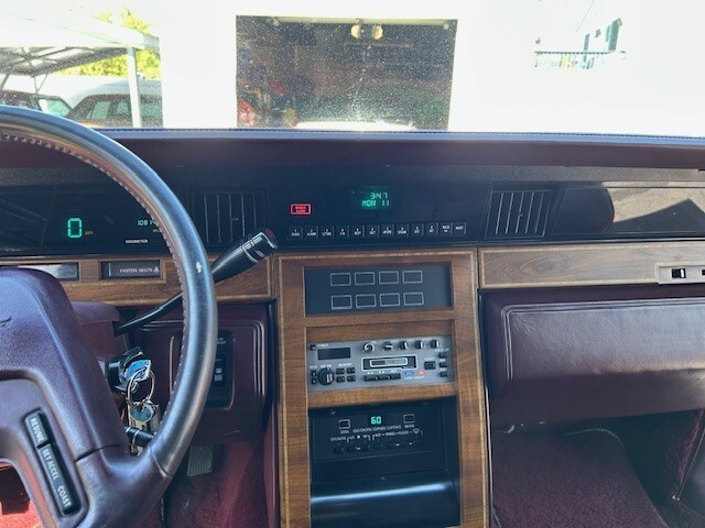 Lincoln-Continental-1987-Sedan-10