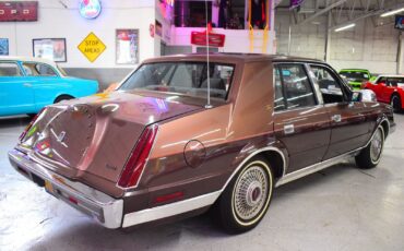 Lincoln-Continental-1987-Sedan-10
