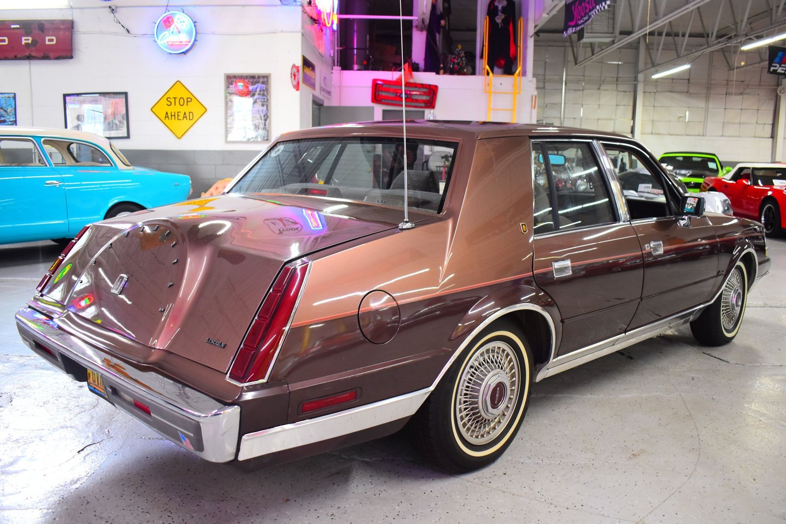 Lincoln-Continental-1987-Sedan-10