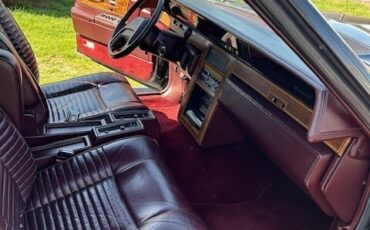 Lincoln-Continental-1987-Sedan-11