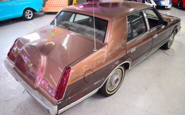 Lincoln-Continental-1987-Sedan-11