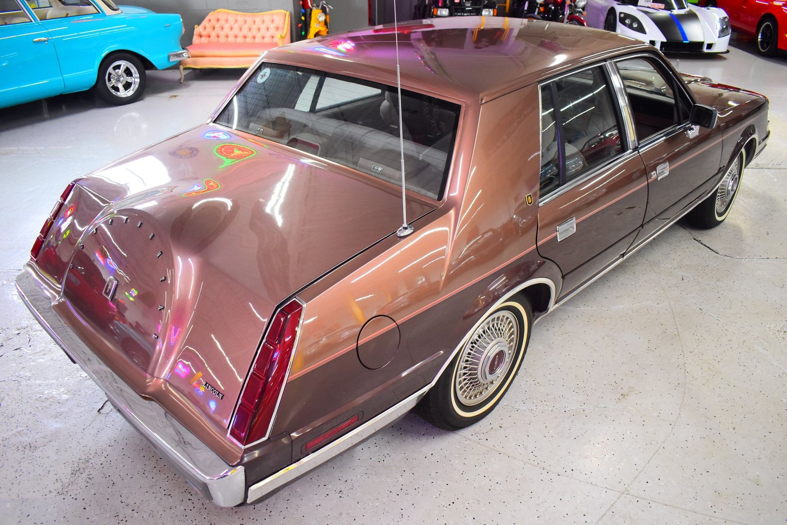Lincoln-Continental-1987-Sedan-11