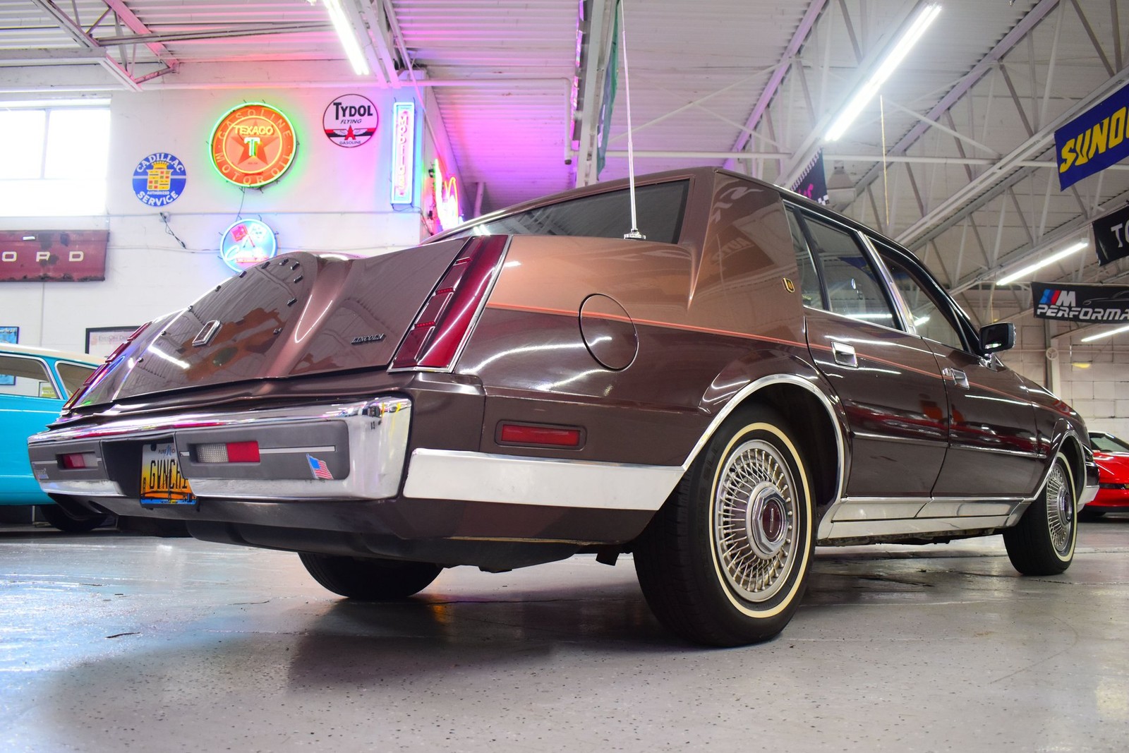 Lincoln-Continental-1987-Sedan-12
