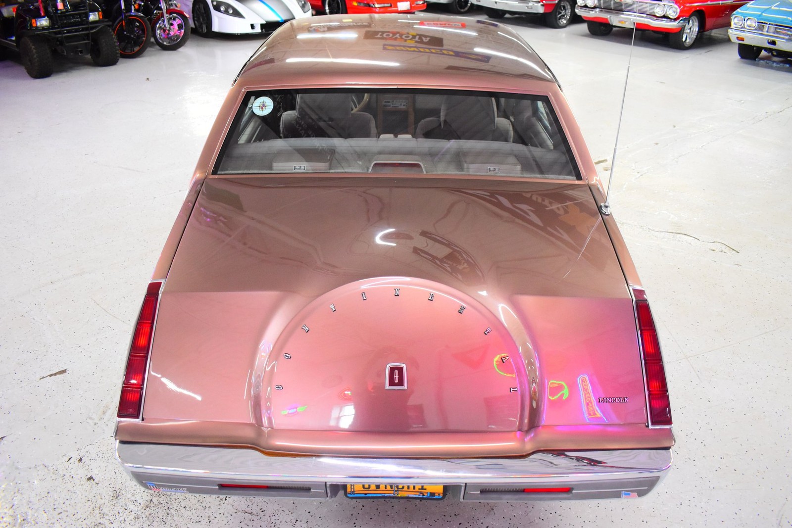 Lincoln-Continental-1987-Sedan-14