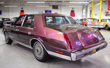 Lincoln-Continental-1987-Sedan-16