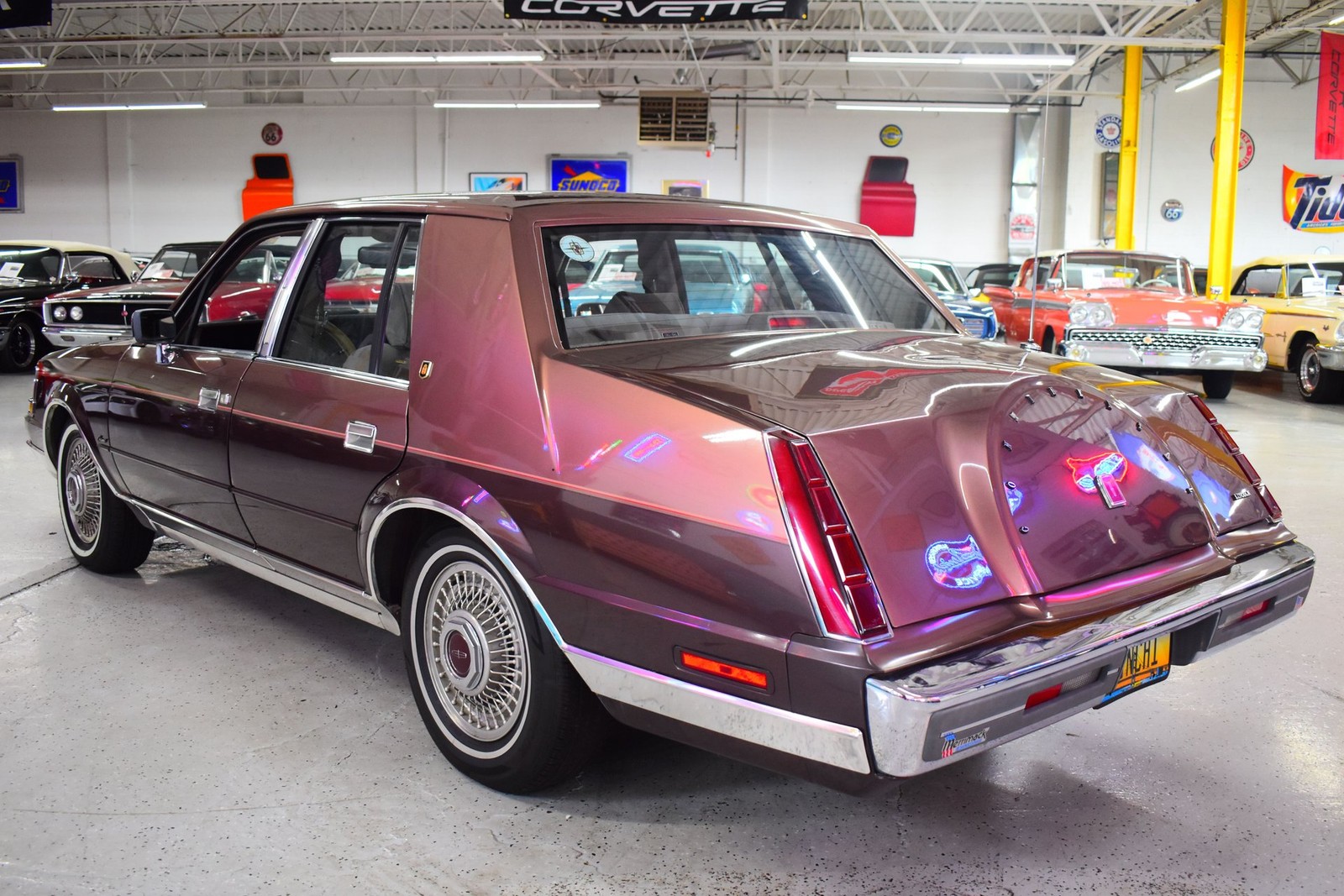 Lincoln-Continental-1987-Sedan-16