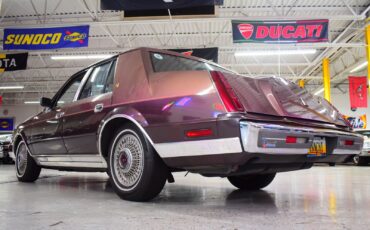 Lincoln-Continental-1987-Sedan-18