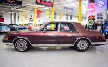 Lincoln-Continental-1987-Sedan-19