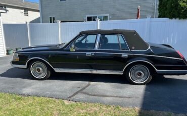 Lincoln-Continental-1987-Sedan-2