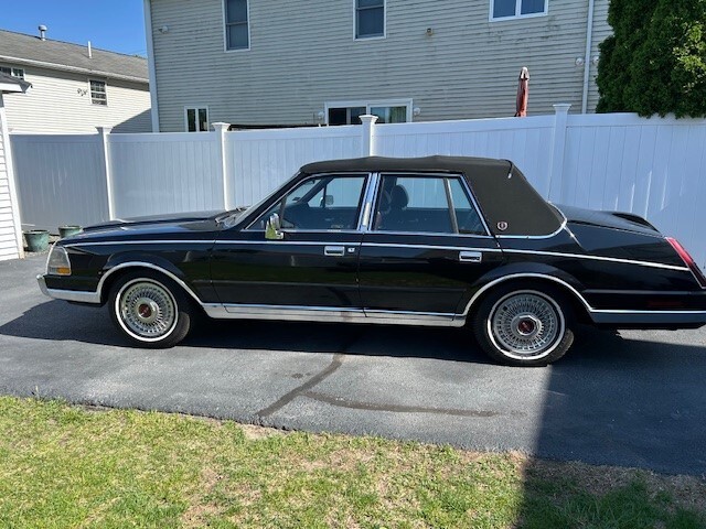 Lincoln-Continental-1987-Sedan-2