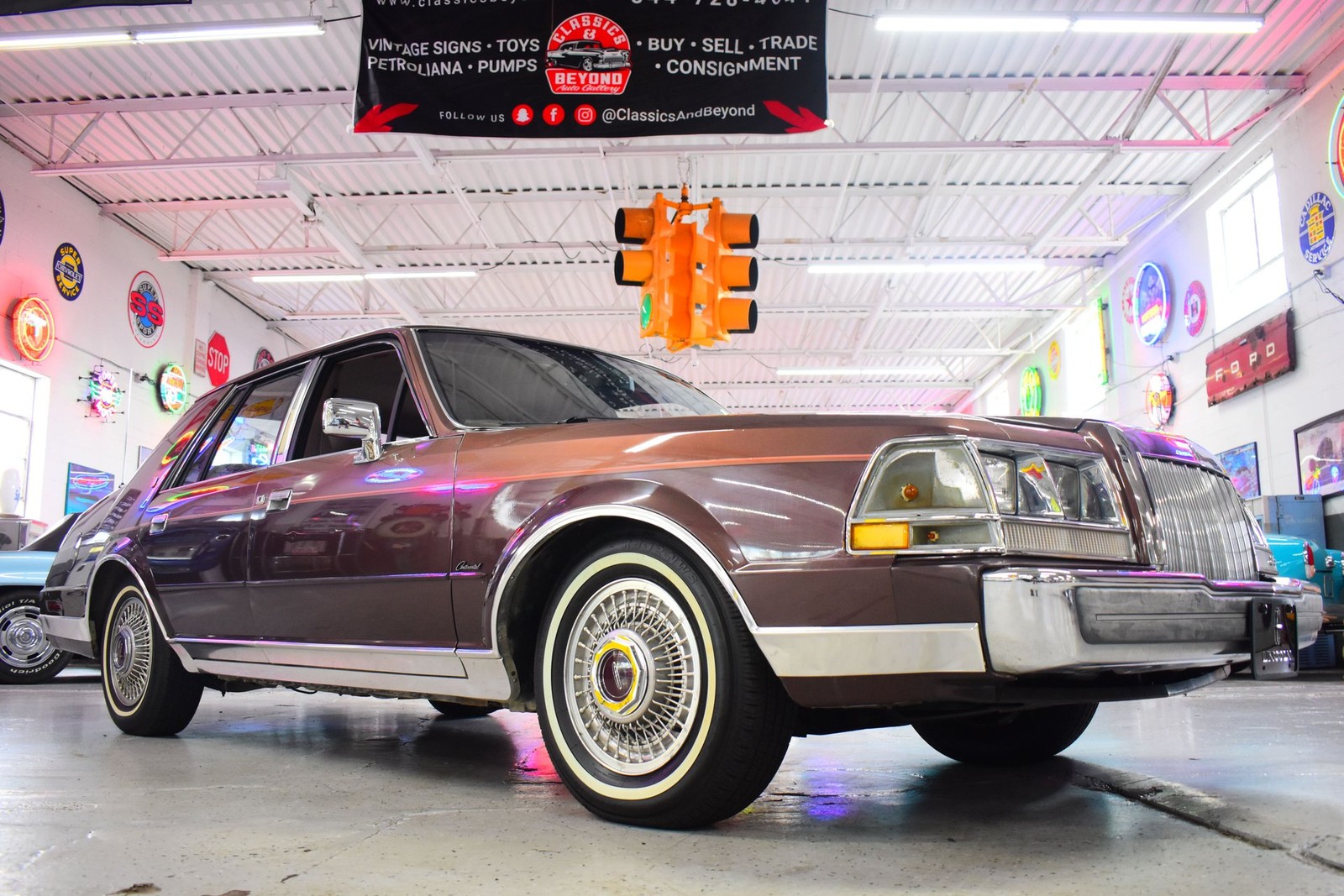 Lincoln-Continental-1987-Sedan-2