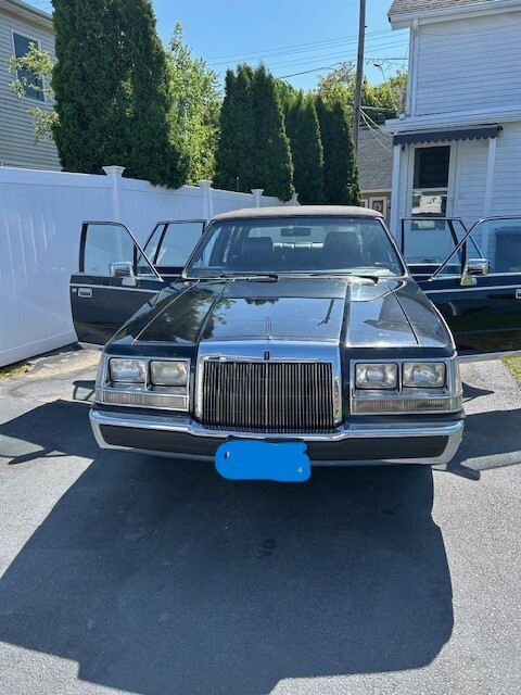 Lincoln-Continental-1987-Sedan-3