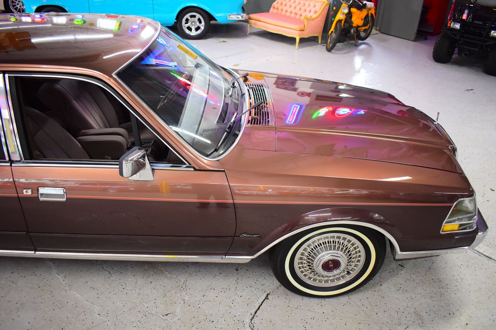 Lincoln-Continental-1987-Sedan-4