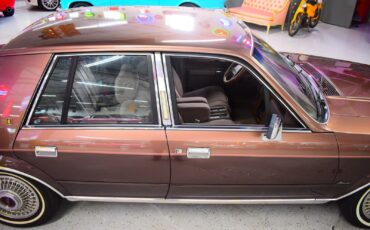 Lincoln-Continental-1987-Sedan-5