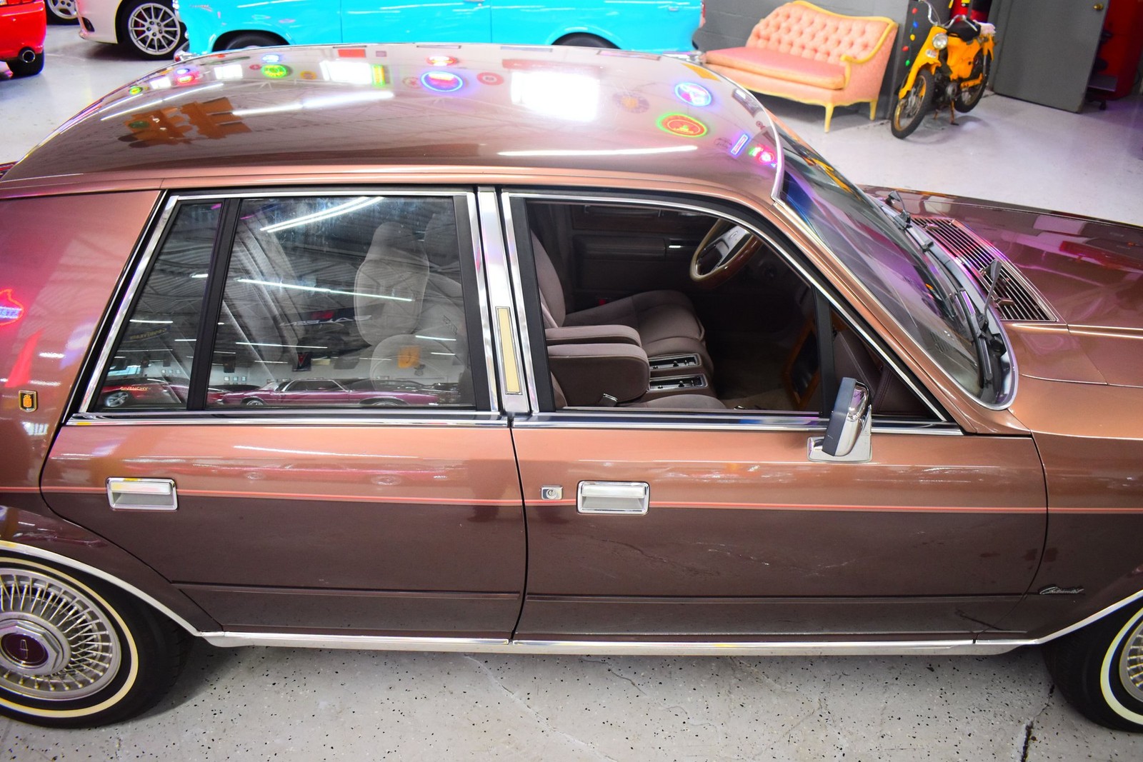 Lincoln-Continental-1987-Sedan-5