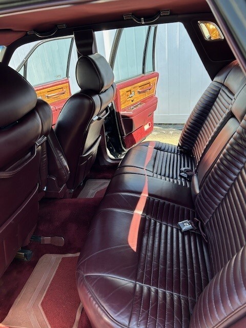 Lincoln-Continental-1987-Sedan-7