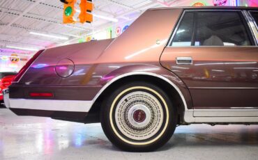 Lincoln-Continental-1987-Sedan-7