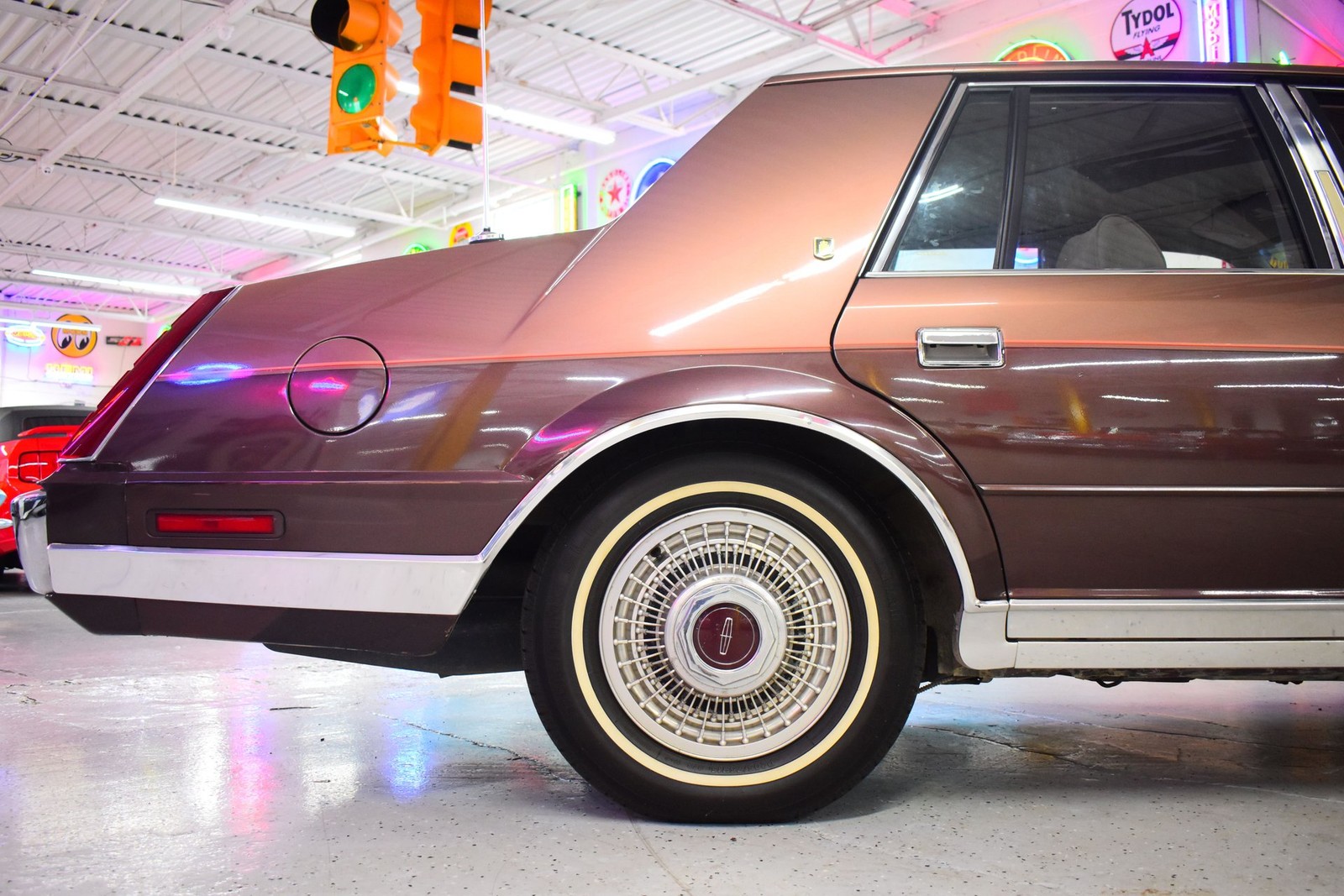 Lincoln-Continental-1987-Sedan-7