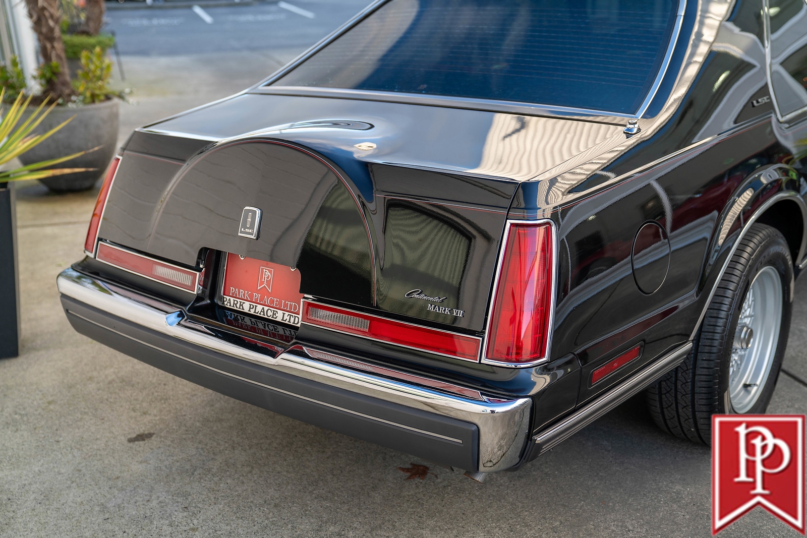 Lincoln-Continental-Mk-VII-1985-Coupe-11