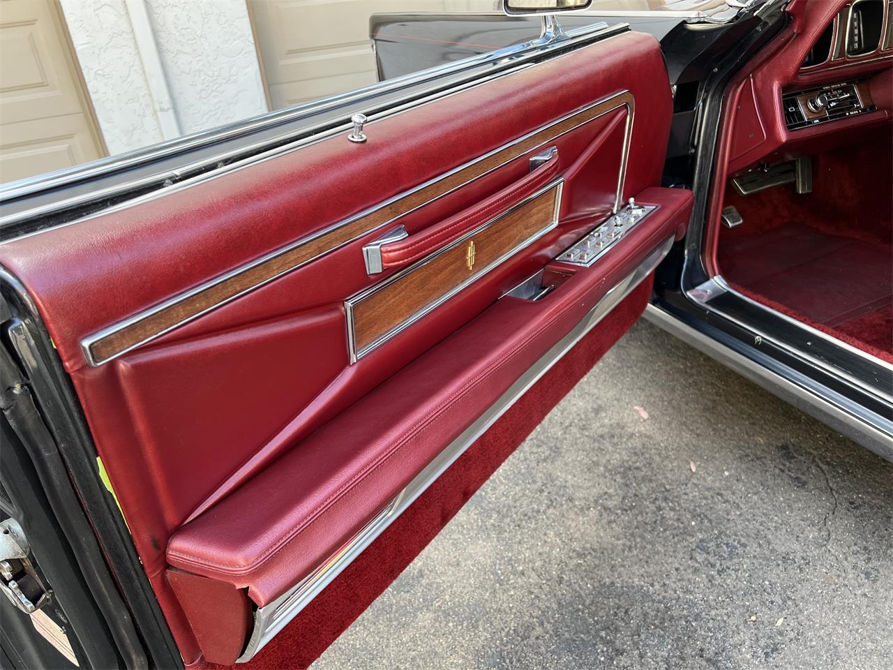 Lincoln-Continental-mark-iii-1970-Black-Red-18
