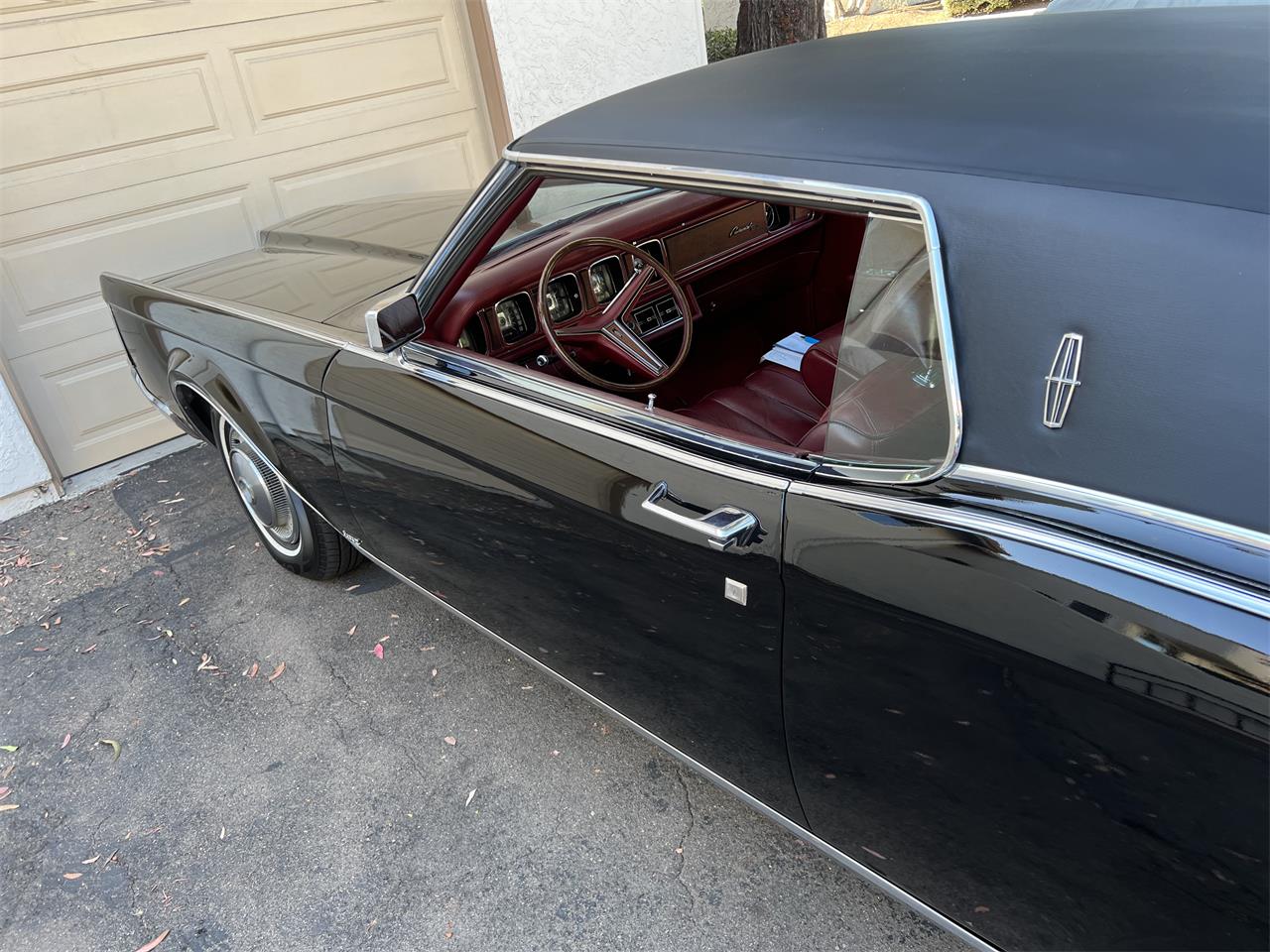 Lincoln-Continental-mark-iii-1970-Black-Red-2