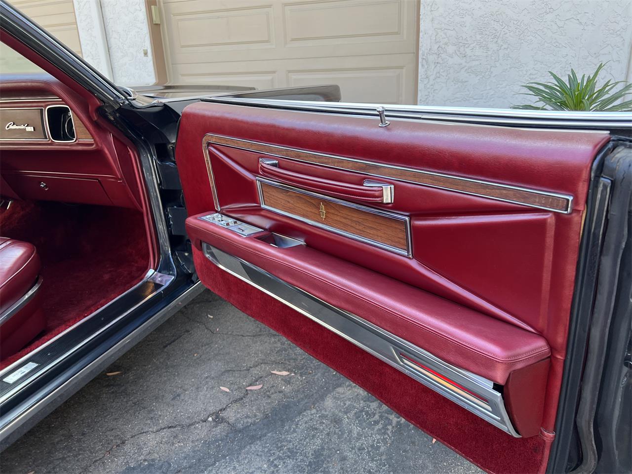 Lincoln-Continental-mark-iii-1970-Black-Red-22