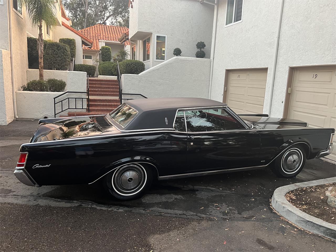 Lincoln-Continental-mark-iii-1970-Black-Red-7