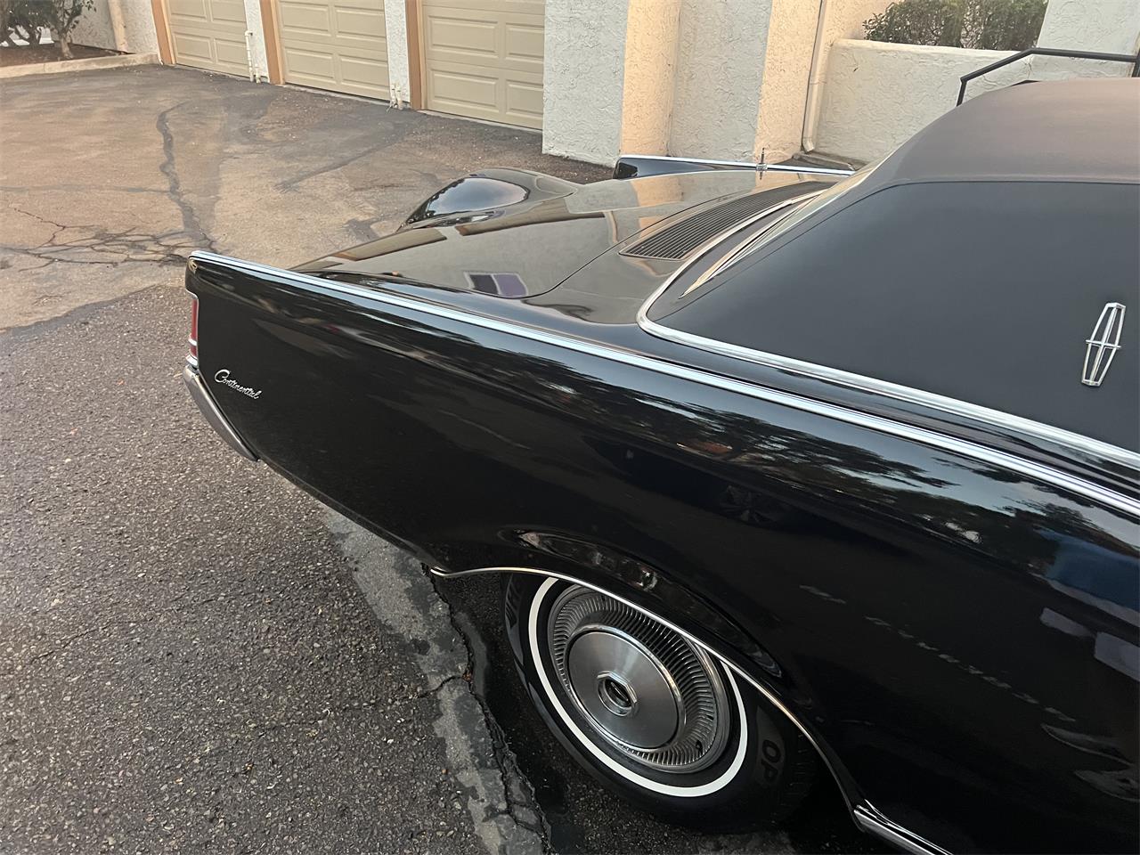 Lincoln-Continental-mark-iii-1970-Black-Red-8