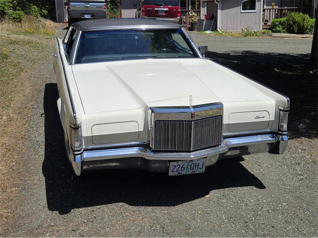 Lincoln-Continental-mark-iii-1970-White-Black-2