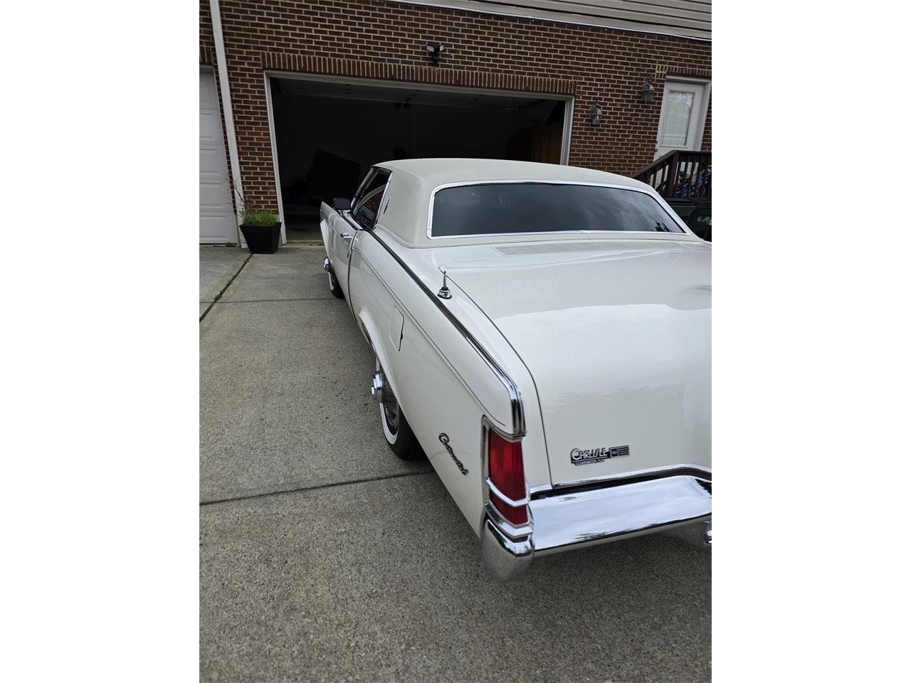Lincoln-Continental-mark-iii-1970-White-Gold-1