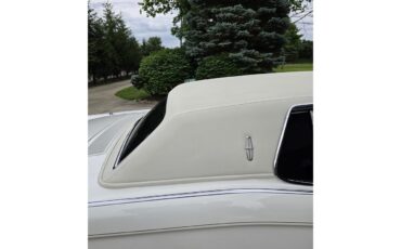 Lincoln-Continental-mark-iii-1970-White-Gold-10