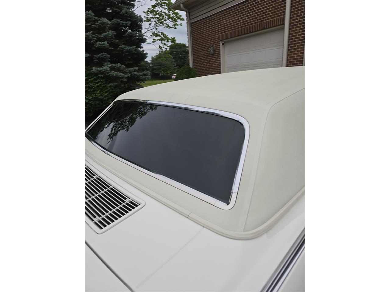 Lincoln-Continental-mark-iii-1970-White-Gold-12