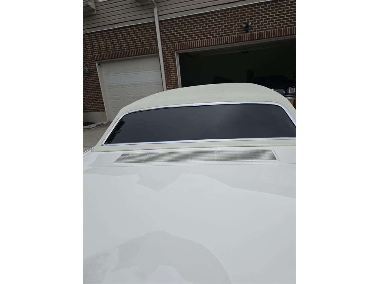 Lincoln-Continental-mark-iii-1970-White-Gold-13