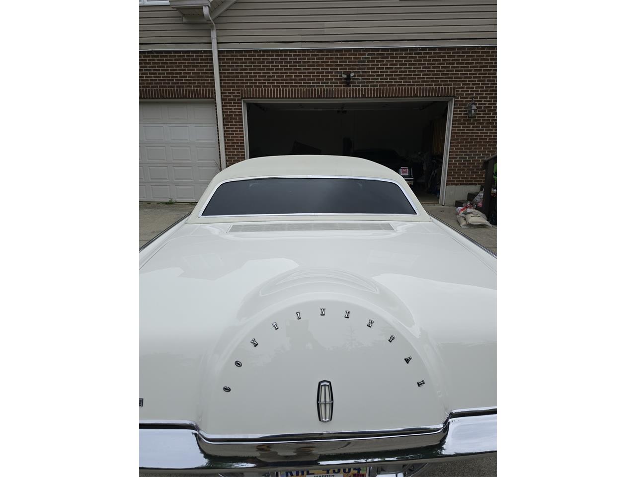 Lincoln-Continental-mark-iii-1970-White-Gold-14