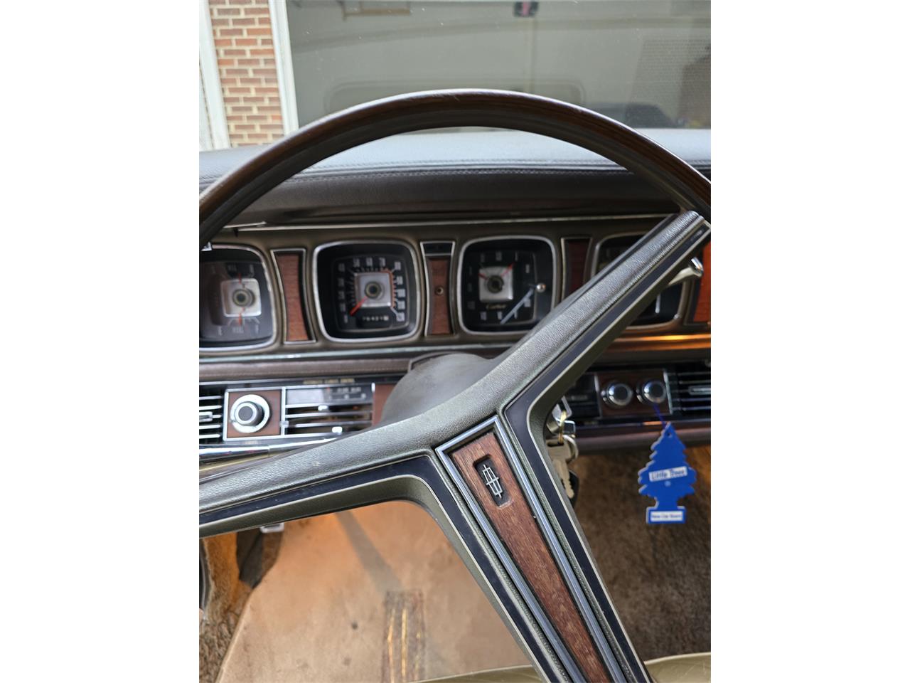 Lincoln-Continental-mark-iii-1970-White-Gold-15