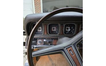 Lincoln-Continental-mark-iii-1970-White-Gold-16