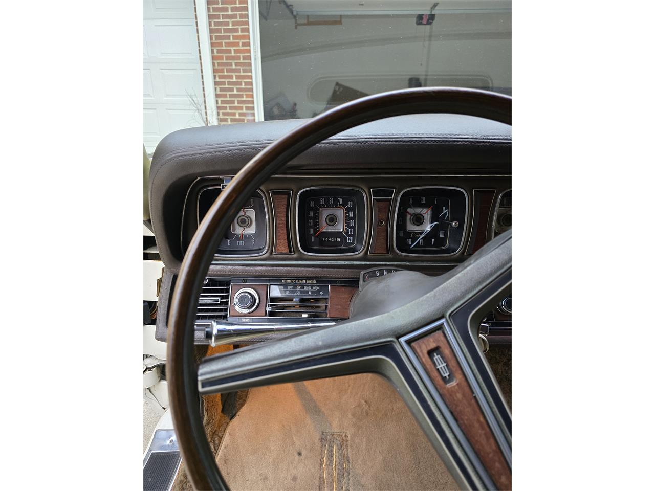 Lincoln-Continental-mark-iii-1970-White-Gold-16