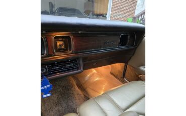 Lincoln-Continental-mark-iii-1970-White-Gold-18