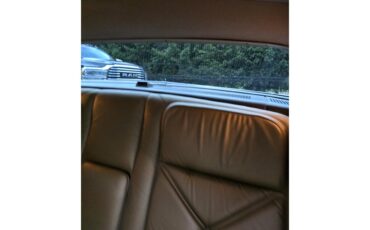 Lincoln-Continental-mark-iii-1970-White-Gold-2