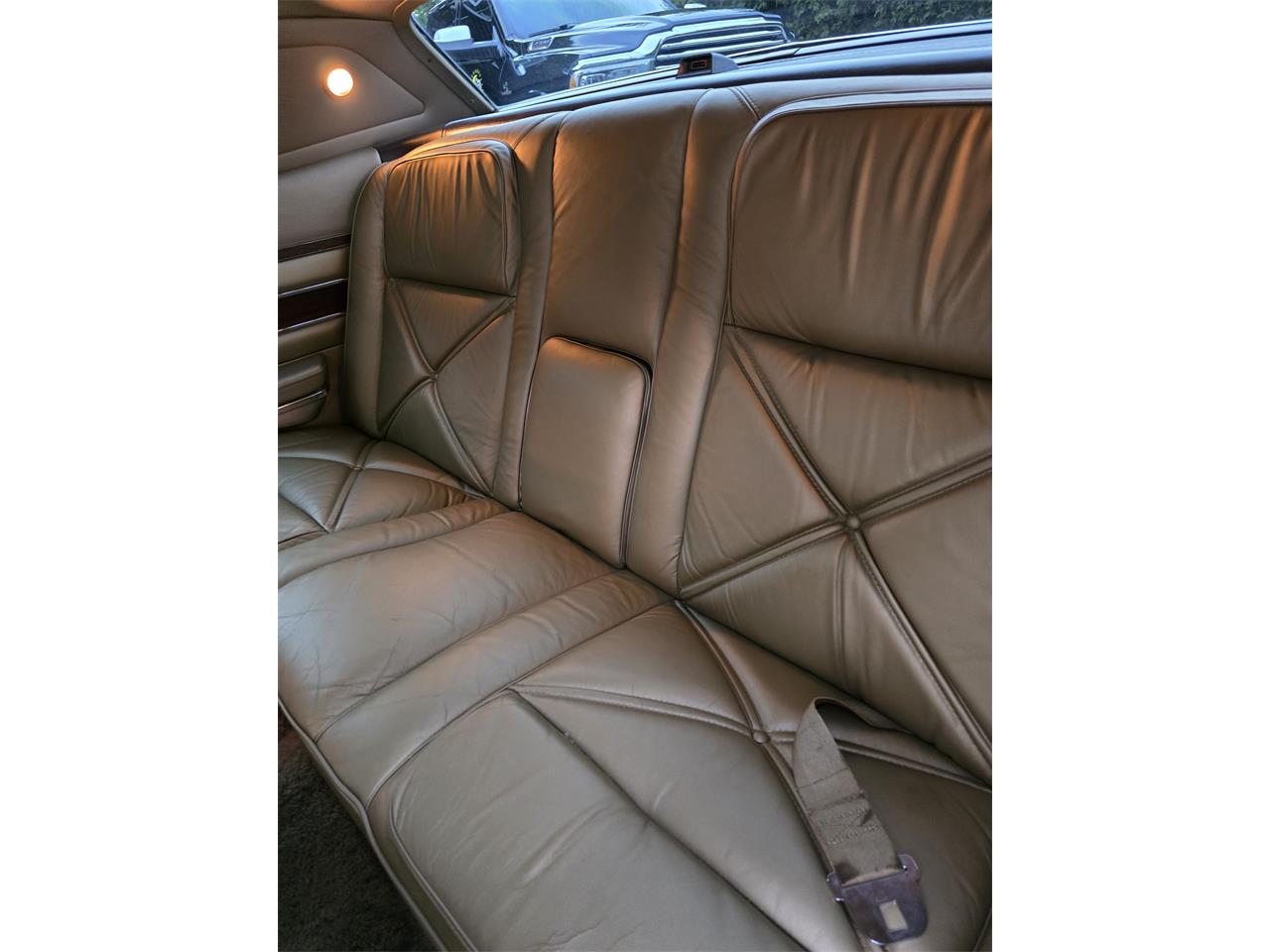 Lincoln-Continental-mark-iii-1970-White-Gold-21