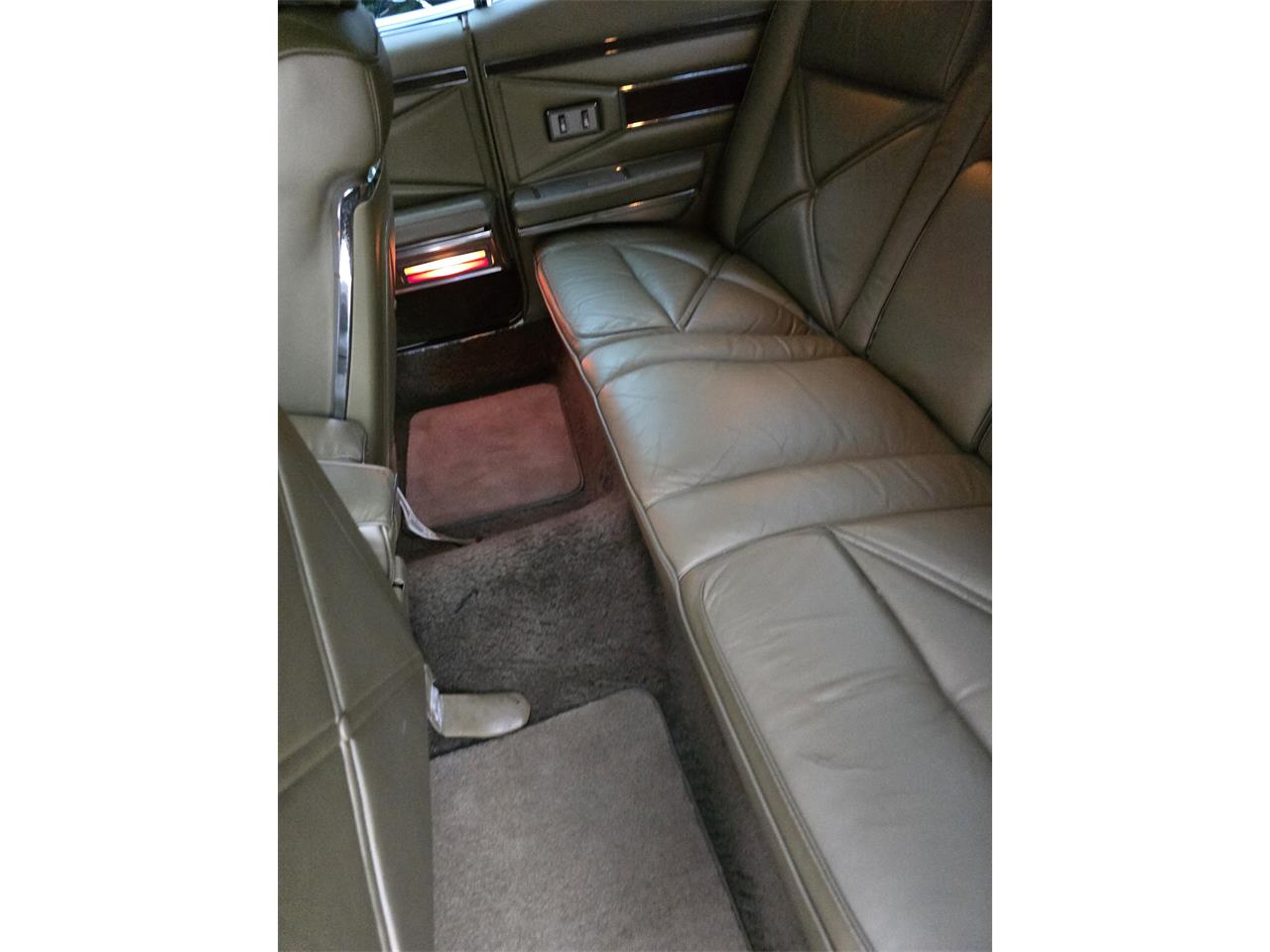 Lincoln-Continental-mark-iii-1970-White-Gold-22