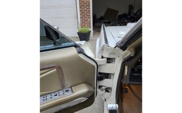 Lincoln-Continental-mark-iii-1970-White-Gold-3