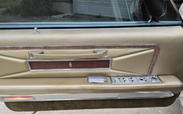 Lincoln-Continental-mark-iii-1970-White-Gold-4