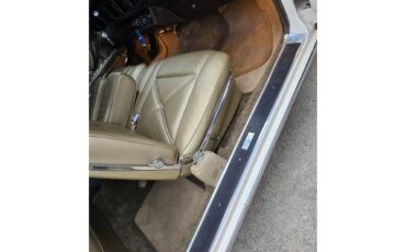 Lincoln-Continental-mark-iii-1970-White-Gold-6